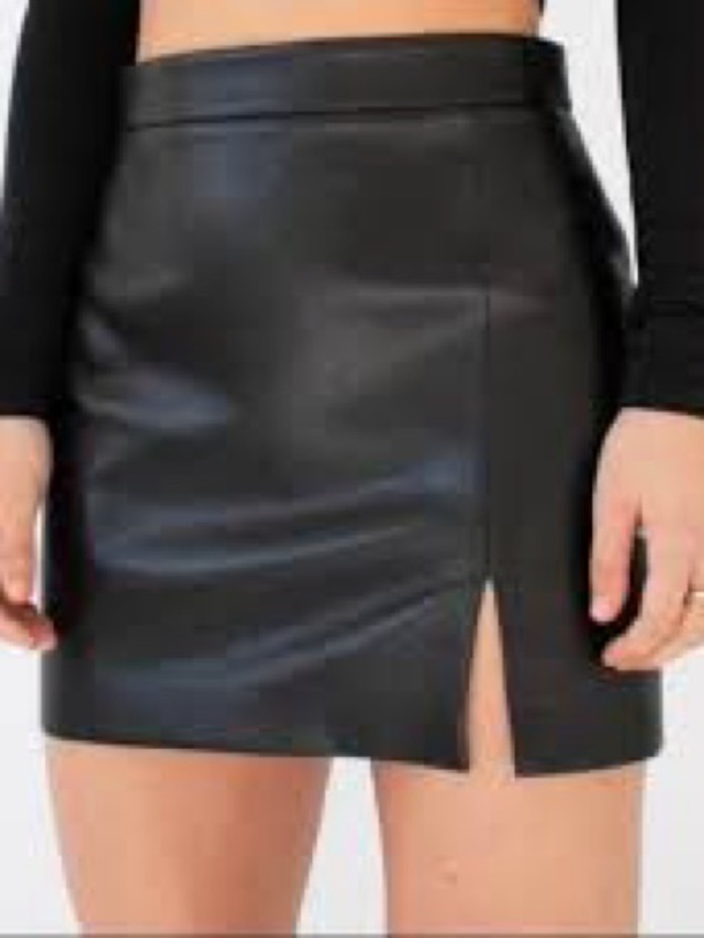 Aritzia: Wilfred Tempest Vegan Leather Mini Skirt